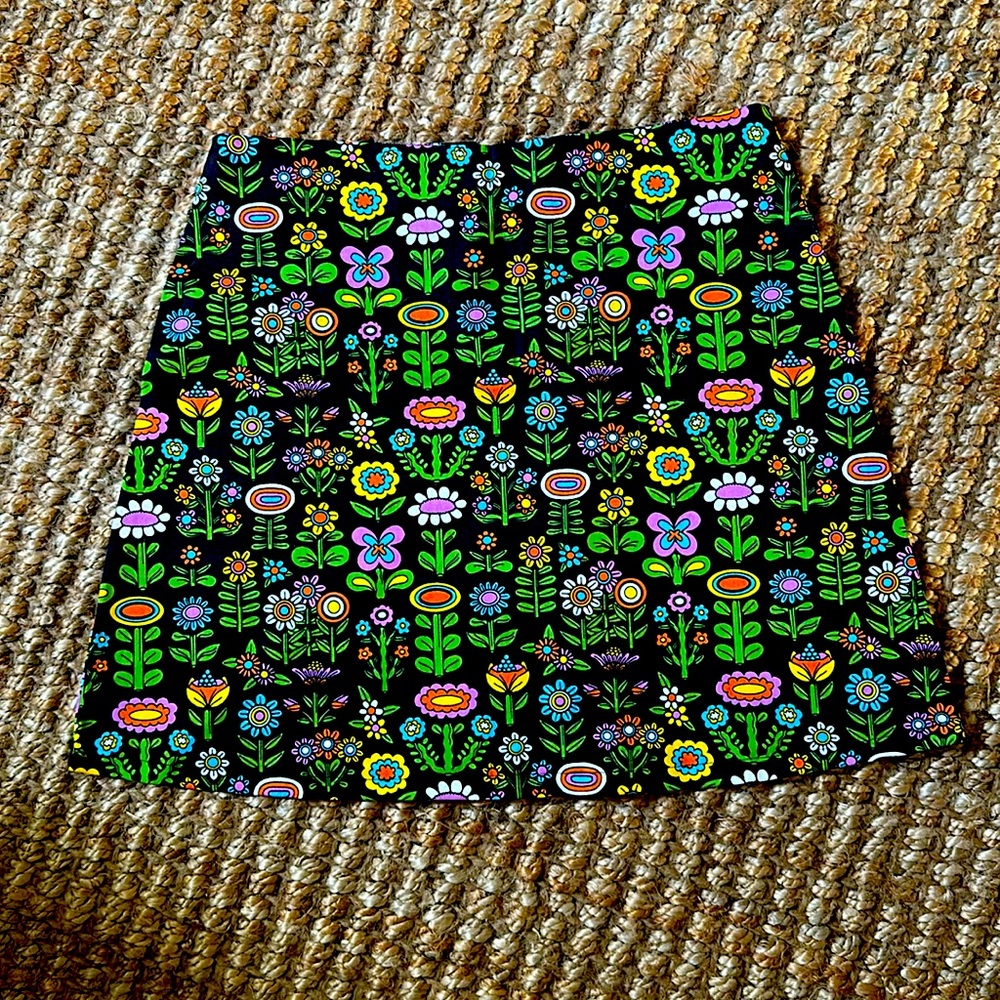 Nooworks Awesome Blossom mini skirt, EUC!